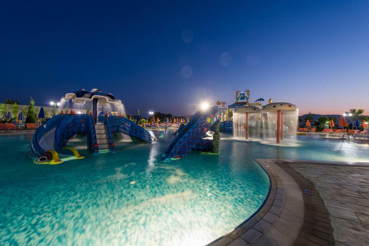 Hotell Caretta Hotel&waterpark 4*