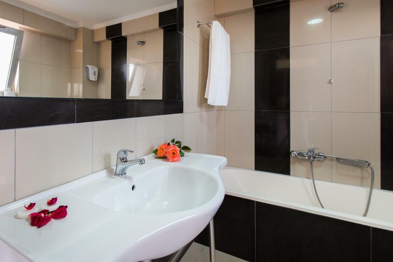 Caretta & Waterpark Hotel