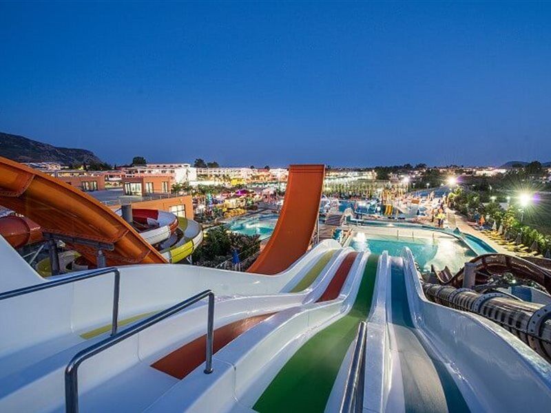 Hotel Caretta & Waterpark 4*
